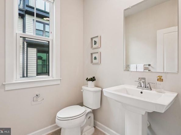 205 Market Square NW 15, Vienna VA 22180