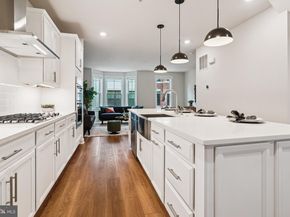 205 Market Square NW 15, Vienna VA 22180