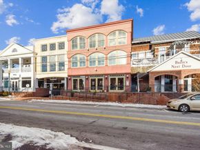 205 Market Square NW 15, Vienna VA 22180