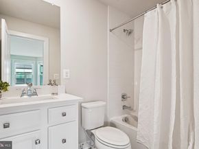 205 Market Square NW 15, Vienna VA 22180