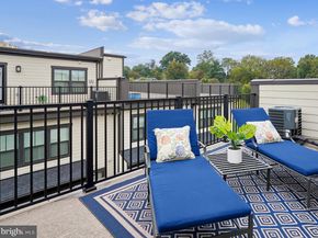 205 Market Square NW 15, Vienna VA 22180