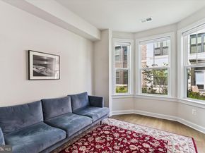 205 Market Square NW 15, Vienna VA 22180