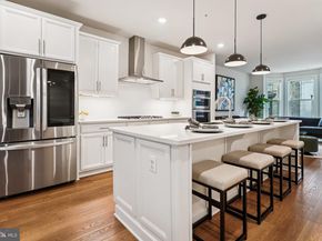 205 Market Square NW 15, Vienna VA 22180