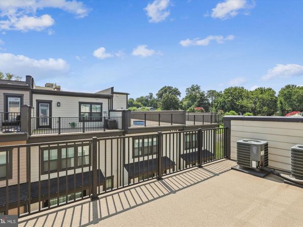 205 Market Square NW 15, Vienna VA 22180