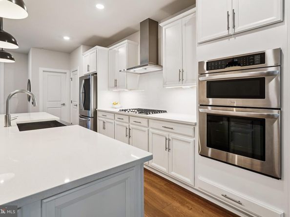 205 Market Square NW 15, Vienna VA 22180