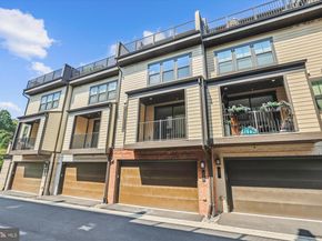 205 Market Square NW 15, Vienna VA 22180