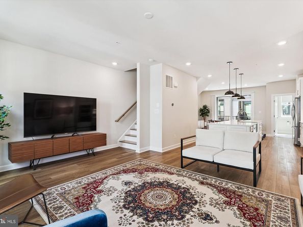 205 Market Square NW 15, Vienna VA 22180