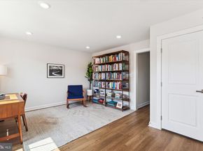 205 Market Square NW 15, Vienna VA 22180