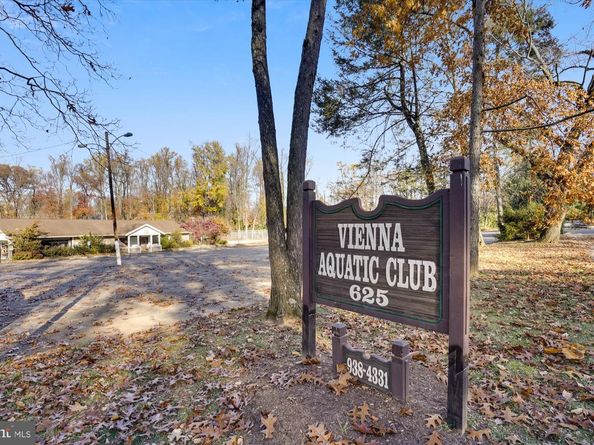 205 Market Square NW 15, Vienna VA 22180