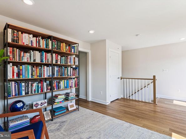 205 Market Square NW 15, Vienna VA 22180