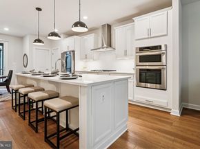 205 Market Square NW 15, Vienna VA 22180