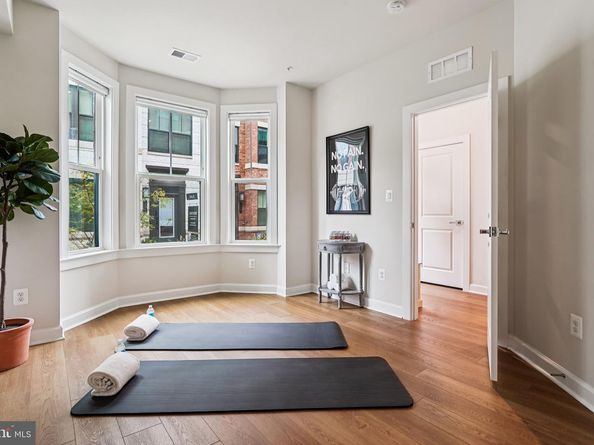 205 Market Square NW 15, Vienna VA 22180