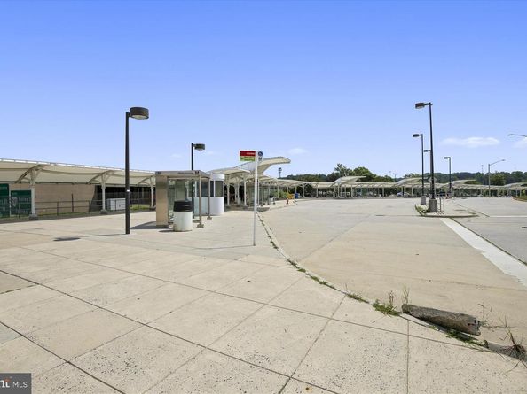 205 Market Square NW 15, Vienna VA 22180