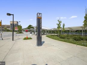 205 Market Square NW 15, Vienna VA 22180