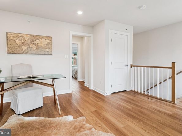 205 Market Square NW 15, Vienna VA 22180