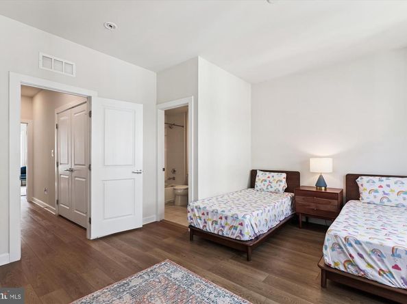 205 Market Square NW 15, Vienna VA 22180