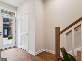 205 Market Square NW 15, Vienna VA 22180
