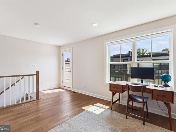 205 Market Square NW 15, Vienna VA 22180