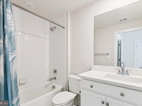 205 Market Square NW 15, Vienna VA 22180