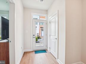 205 Market Square NW 15, Vienna VA 22180
