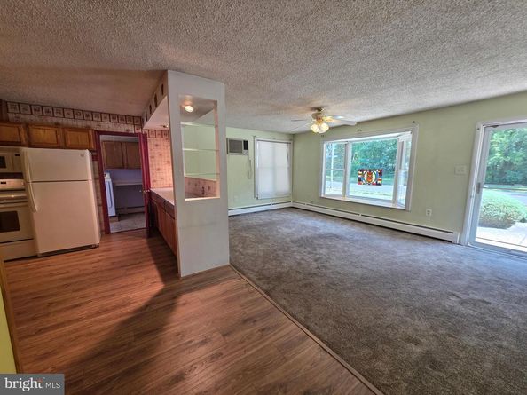 1 Mistletoe Lane, Levittown PA 19054