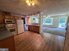 1 Mistletoe Lane, Levittown PA 19054