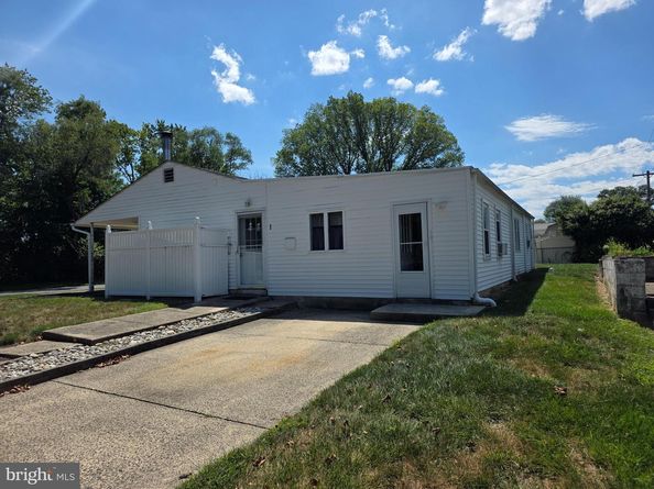 1 Mistletoe Lane, Levittown PA 19054