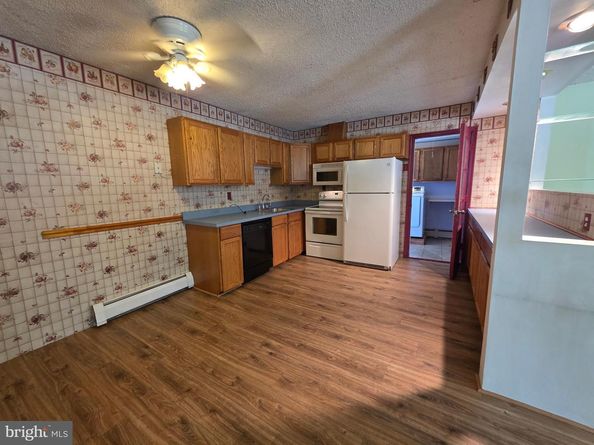 1 Mistletoe Lane, Levittown PA 19054