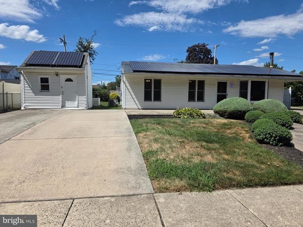 1 Mistletoe Lane, Levittown PA 19054