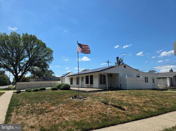 1 Mistletoe Lane, Levittown PA 19054