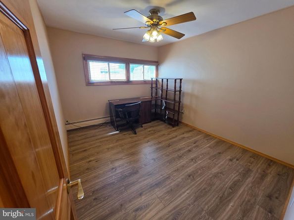 1 Mistletoe Lane, Levittown PA 19054