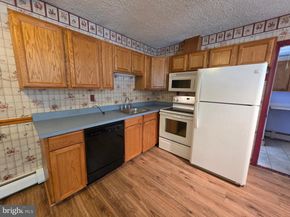 1 Mistletoe Lane, Levittown PA 19054