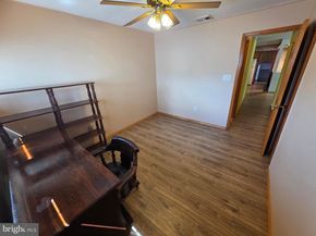 1 Mistletoe Lane, Levittown PA 19054