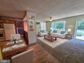 1 Mistletoe Lane, Levittown PA 19054