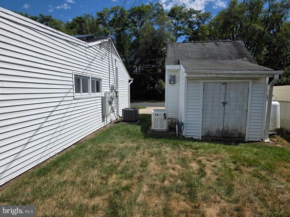 1 Mistletoe Lane, Levittown PA 19054