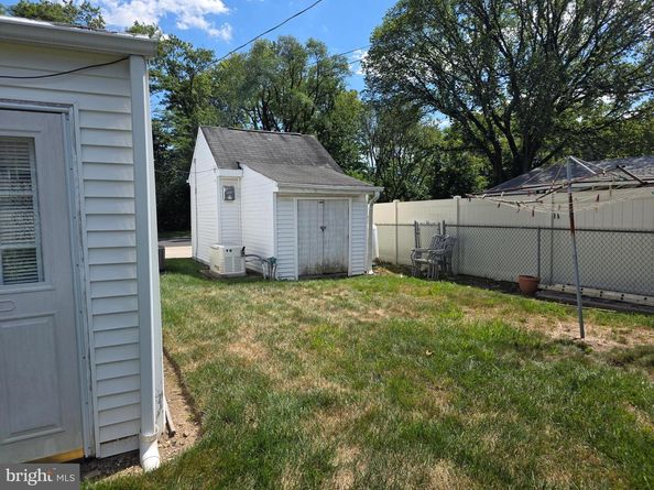 1 Mistletoe Lane, Levittown PA 19054