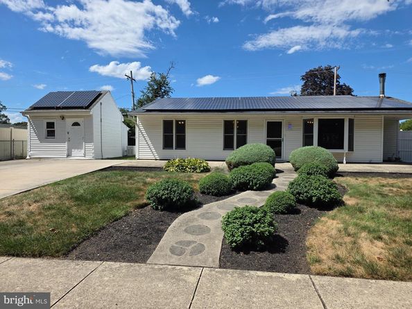 1 Mistletoe Lane, Levittown PA 19054