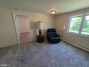 1 Mistletoe Lane, Levittown PA 19054