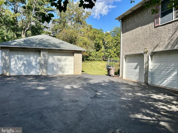 10 Gum Tree Road, Lafayette Hill PA 19444