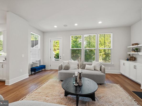 2727 N George Mason Drive, Arlington VA 22207