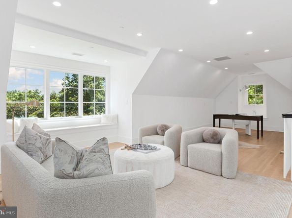 4200 49TH Street NW, Washington DC 20016