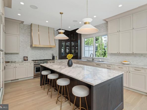 4200 49TH Street NW, Washington DC 20016