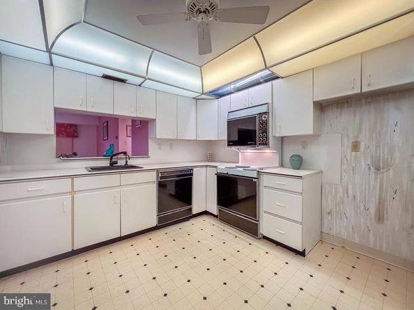 6311 Delaire Landing Road 311, Philadelphia PA 19114
