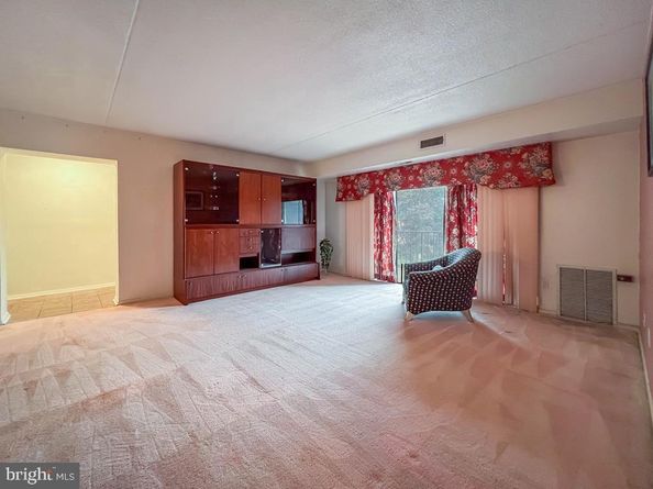 6311 Delaire Landing Road 311, Philadelphia PA 19114