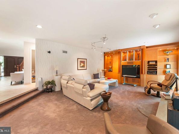 3843 Loop Road, Huntingdon Valley PA 19006