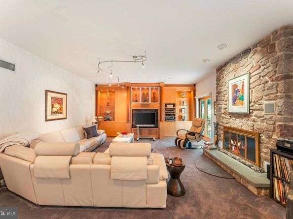 3843 Loop Road, Huntingdon Valley PA 19006