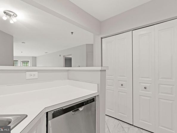 5565 Seminary Road 206, Falls Church VA 22041