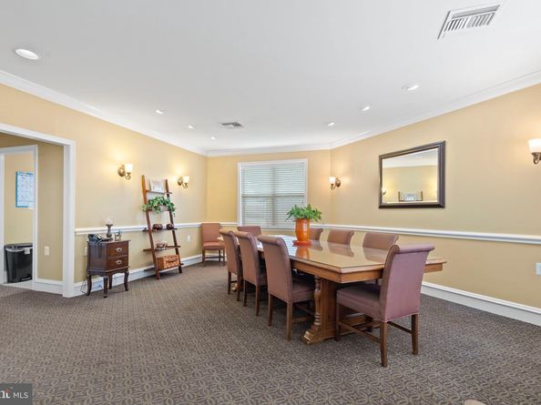 5565 Seminary Road 206, Falls Church VA 22041