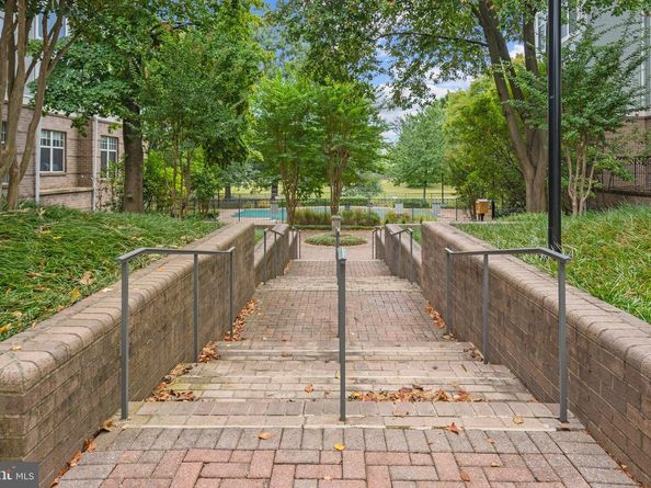 5565 Seminary Road 206, Falls Church VA 22041