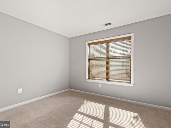 5565 Seminary Road 206, Falls Church VA 22041